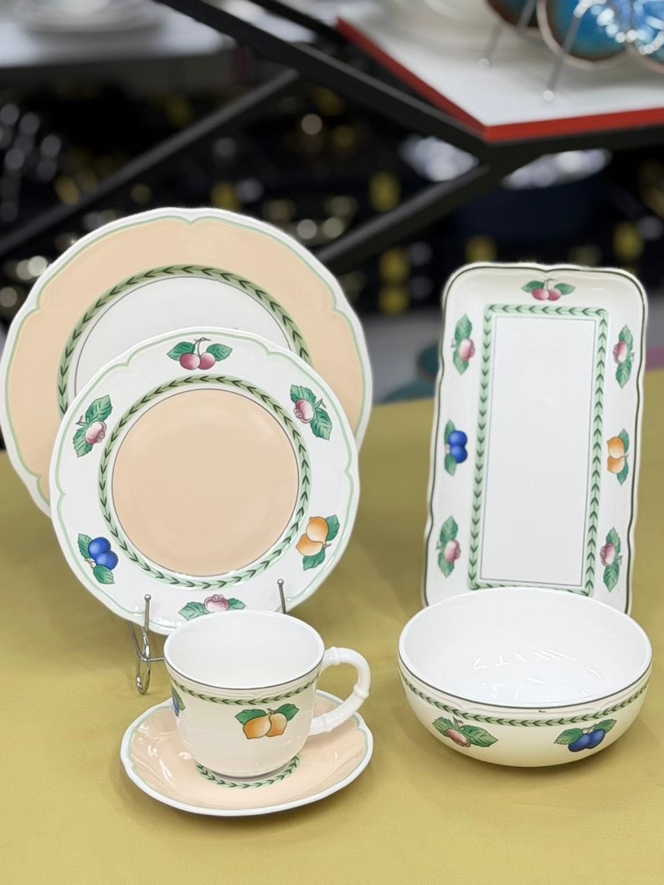 Сервиз на 6 персон bonnart Коллекция: Orchard Beige Принт: Фруктовый декор (слива, лимон, вишня), предметов: 32, чайно-столовый, керамика