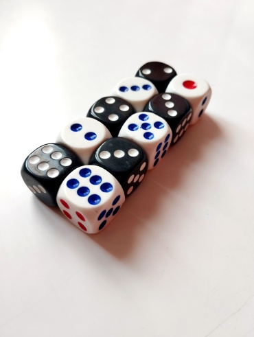 Игральный кубик классический 10 шт, белый, черный