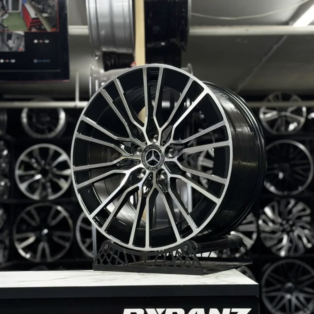 RNO XF010 8.5/9.5x19/5x112 D66.6 ET38.43 4 диска серебристый, хром, черный