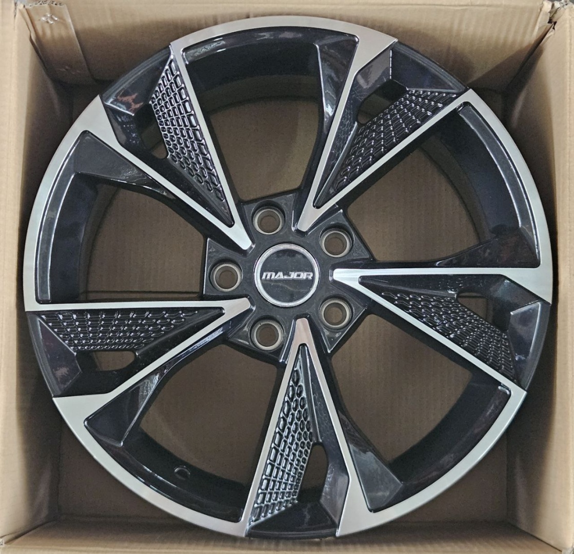 Fonyee SM H861F 7.5x17/5x114.3 D73.1 ET35 4 диска черный