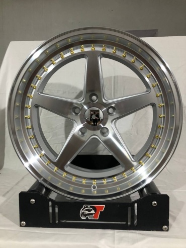 Auher 5431 8.5x18/5x114.3 D73.1 ET35 4 диска серебристый