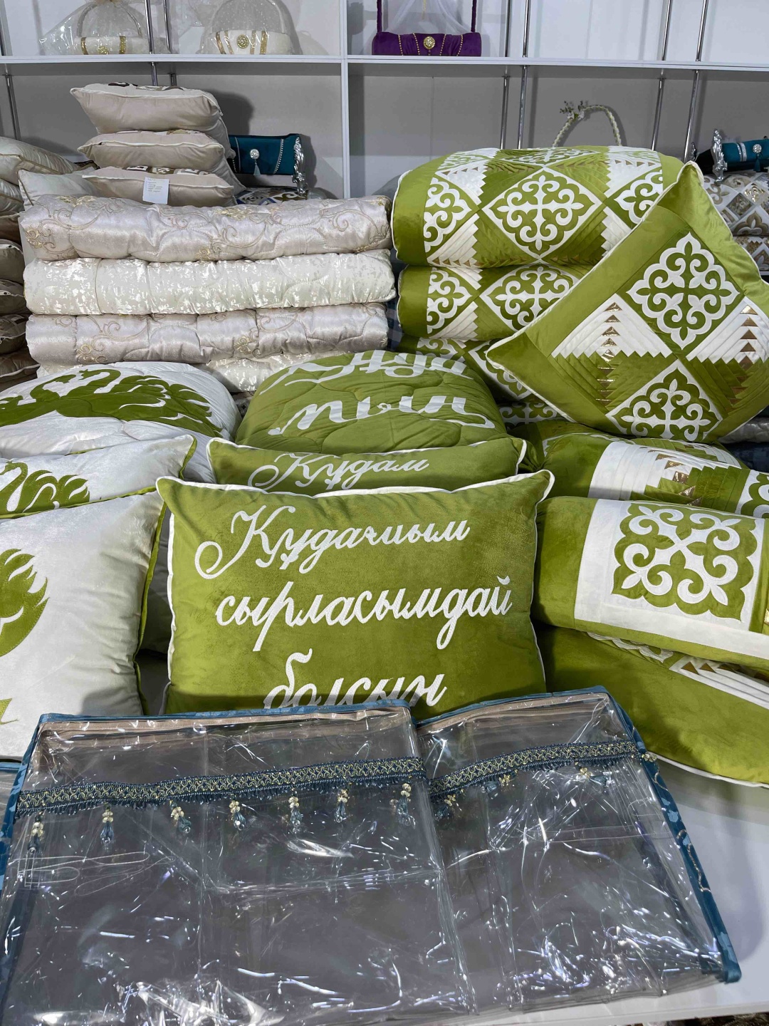 Комплект корпе с подушками 230x80 см, вата, салатовый