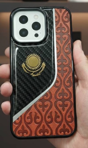 Чехол AMG для Apple iPhone 16 Pro коричневый