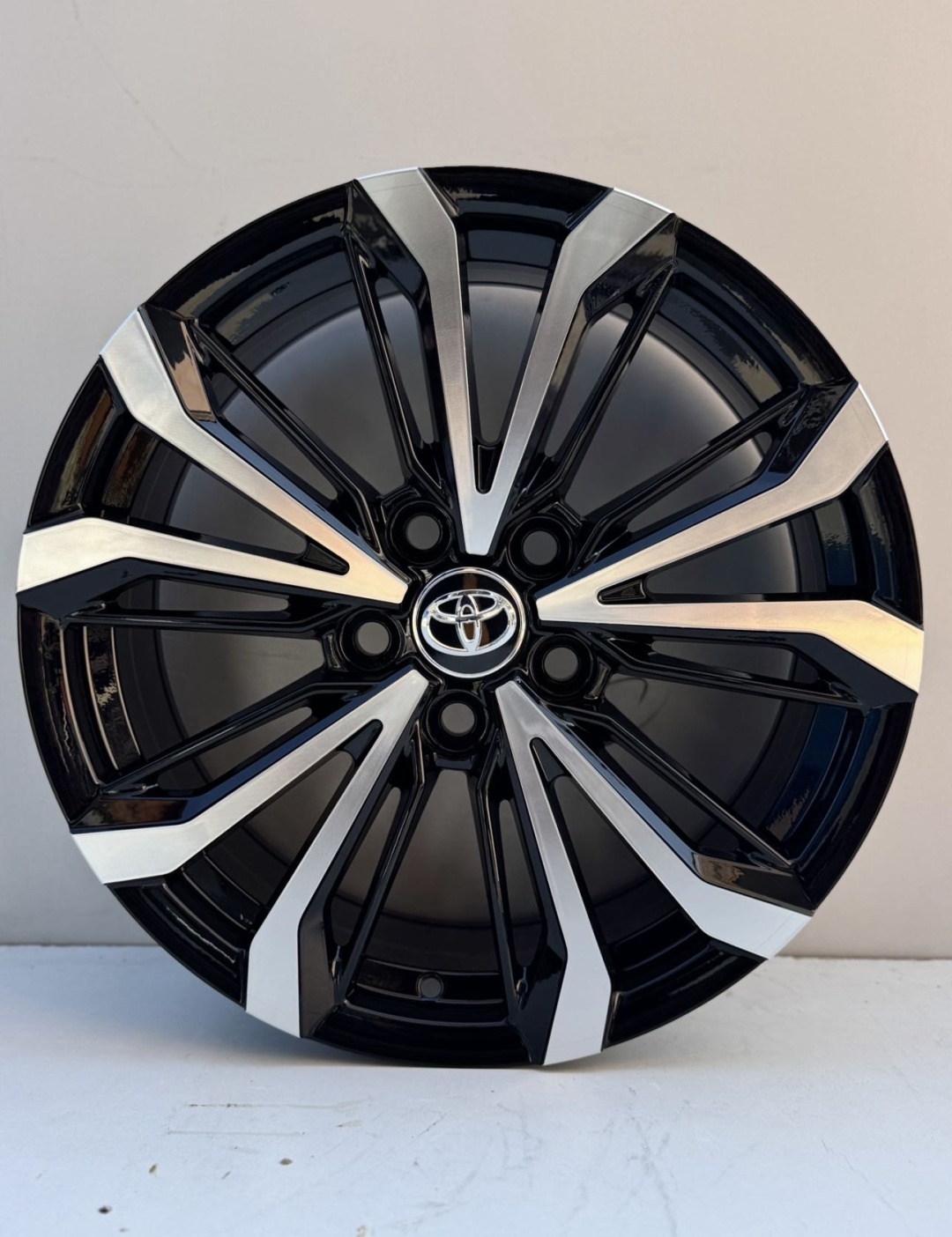 Toyota fbx101 t/g 7.5x17/5x114.3 D60.1 ET35 4 диска черный, серебристый