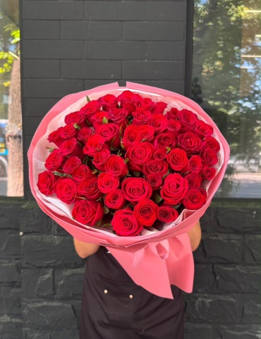 Rilak Floral моно-букет в оформлении роза 51 шт 60 см