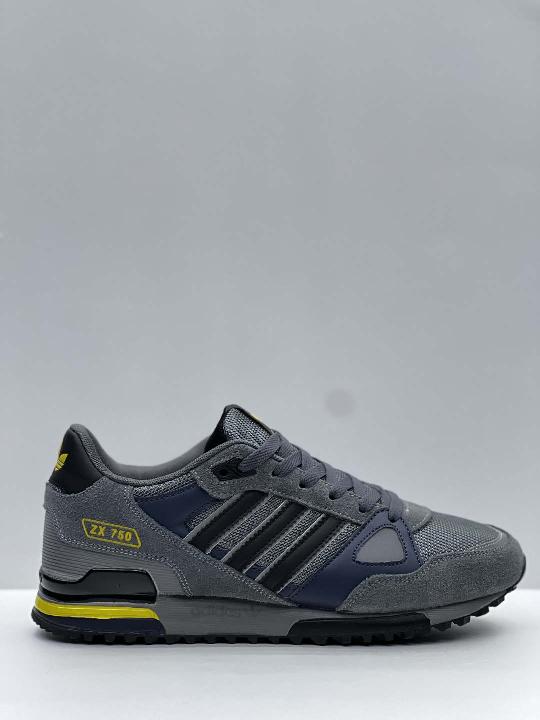 Кроссовки ZX 750 серый