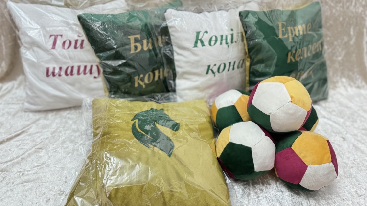 Натуристер жалаңаш балапан теңізі