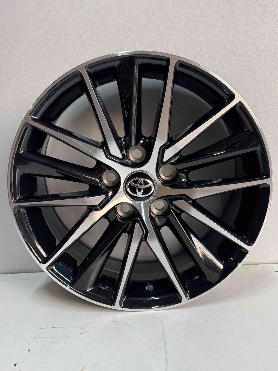 Toyota h893ffff 7.5x17/5x114.3 D60.1 ET45 4 диска черный, серебристый