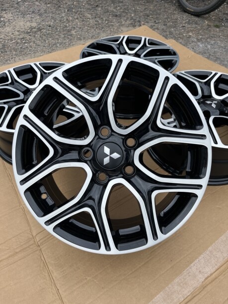 Rainbow Dance Mitsubishi 021 7x17/5x114.3 D67.1 ET38 4 диска черный, серебристый