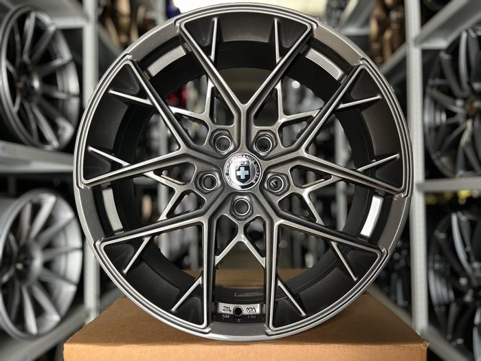 Ipeople-Wheels HRE ip-5123 8x18/5x114.3 D73.1 ET35 4 диска серый