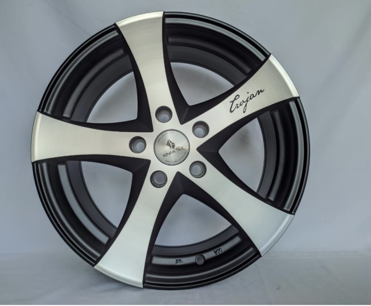 RNO Universal 7x16/5x114.3 D73.1 ET30 4 диска черный, серебристый