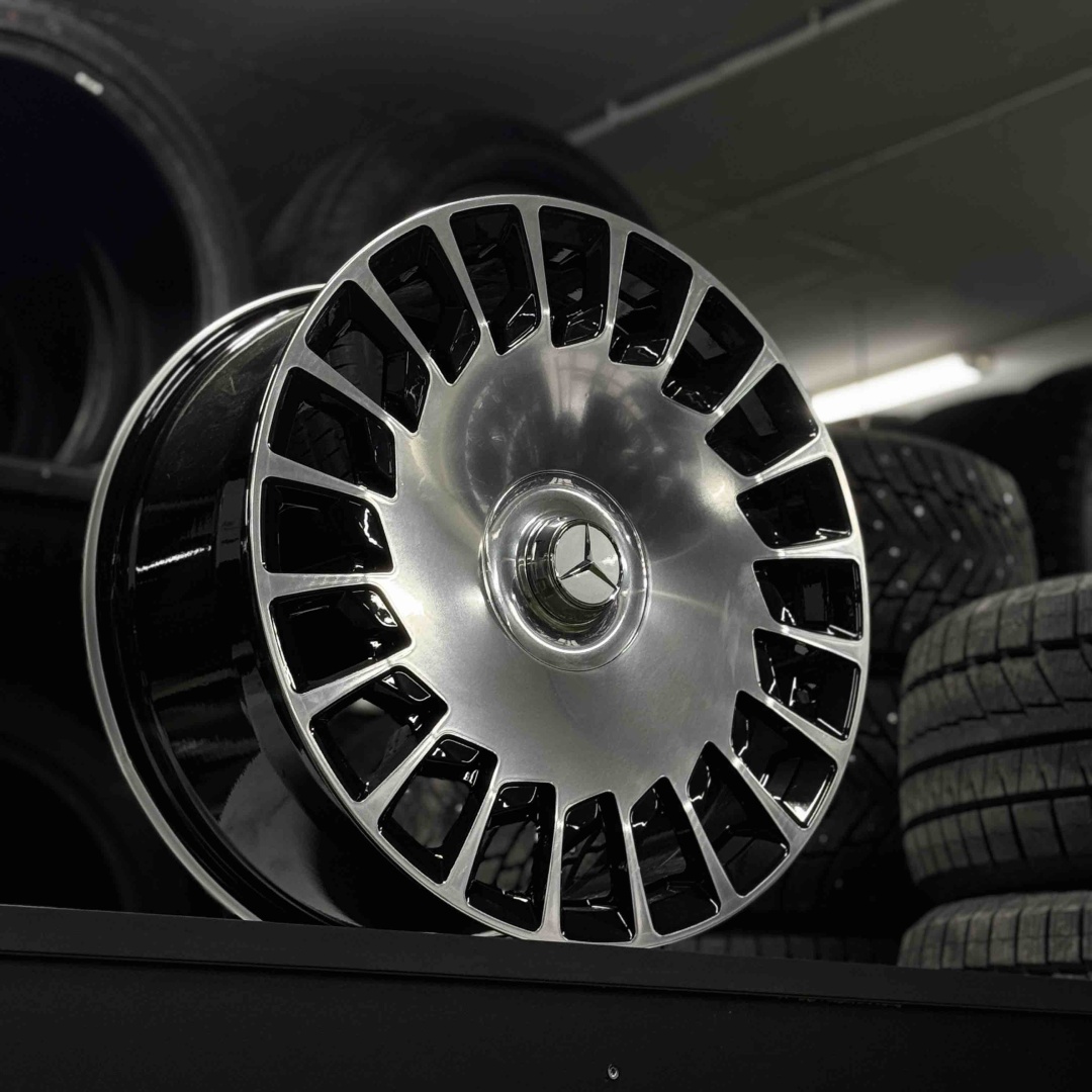 RNO 1464 Mercedes original 8.5/9.5x20/5x112 D66.6 ET43.37 4 диска черный, серебристый