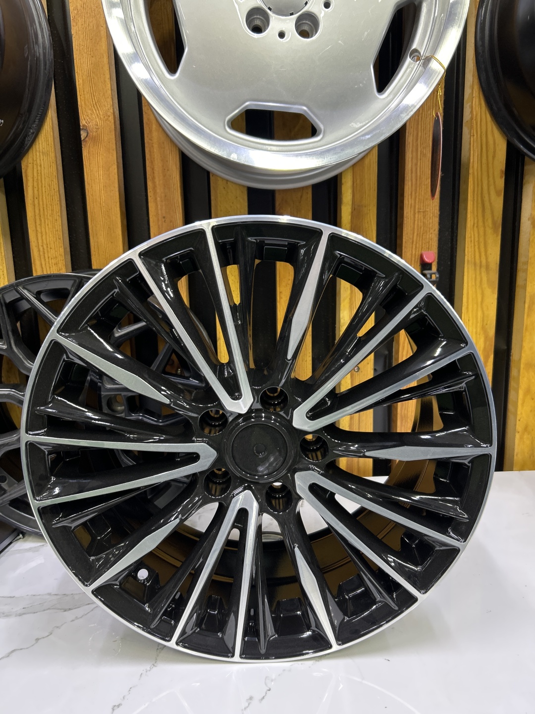 SSM Ssm011 7.5x17/5x114.3 D73.1 ET38 4 диска черный, серебристый