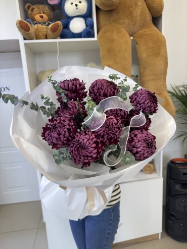 Magiya flowers моно-букет с открыткой хризантема 9 шт 50 см
