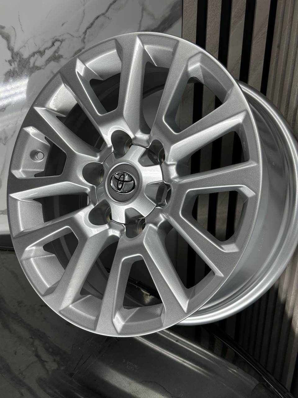 Top Grade H47899 7.5x17/6x139.7 D106.1 ET30 4 диска серебристый