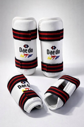 30440831_613011905 щитки для тхэквондо Daedo белый S