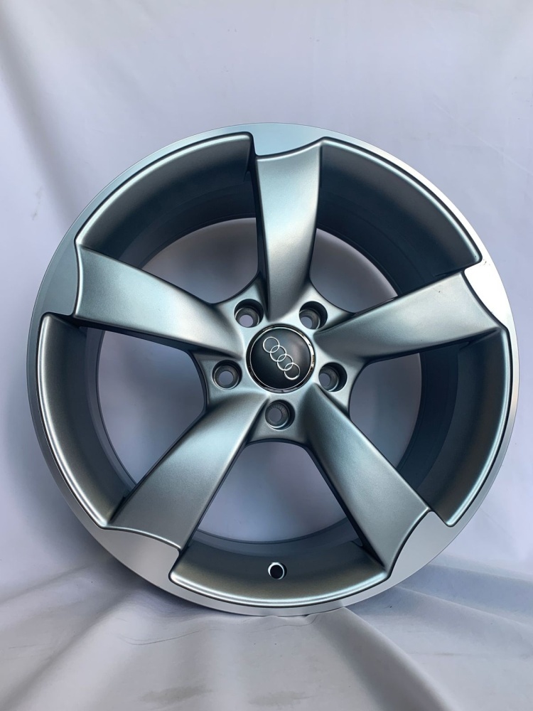Rainbow AUDI 357 7.5x17/5x112 D66.6 ET35 4 диска серебристый, серый