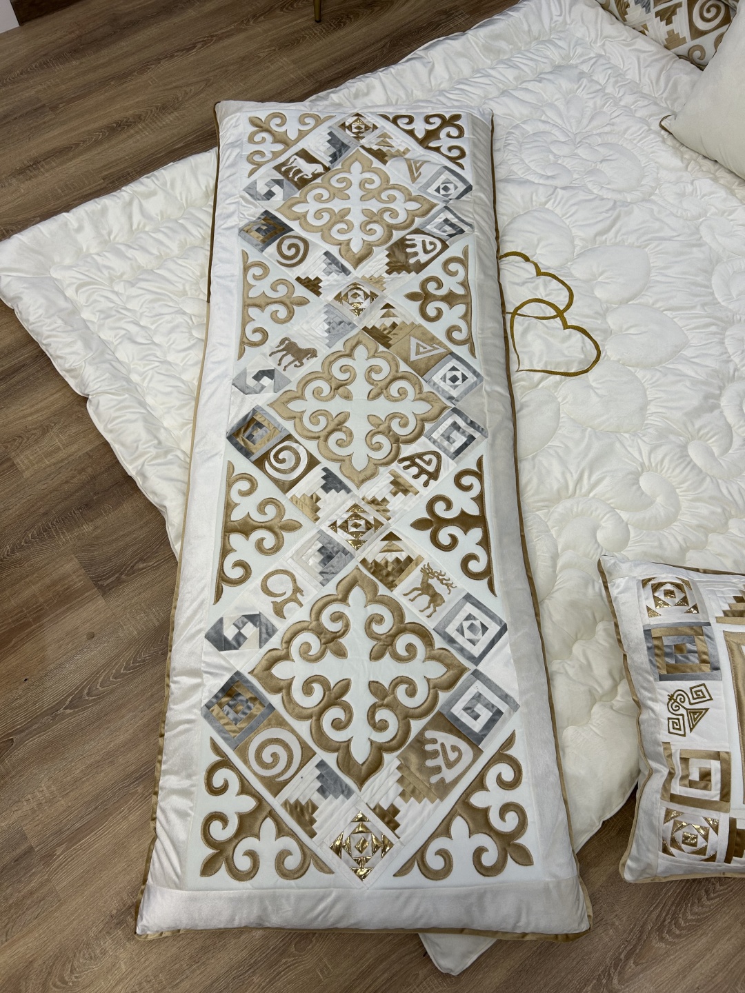 Комплект корпе с подушками 220x80, вата, бежевый, золотистый