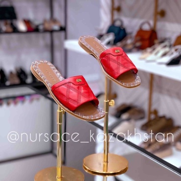 Шлепанцы Nursace красный