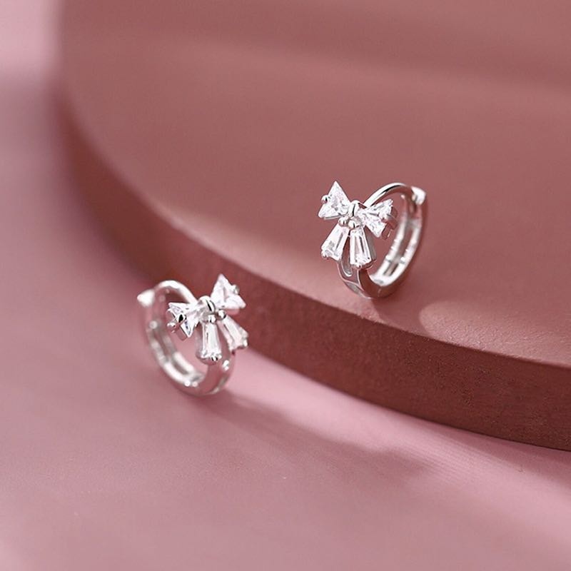 Серьги СЕРЕБРИКО 7888788 вес 1.3 г серебро, фианит