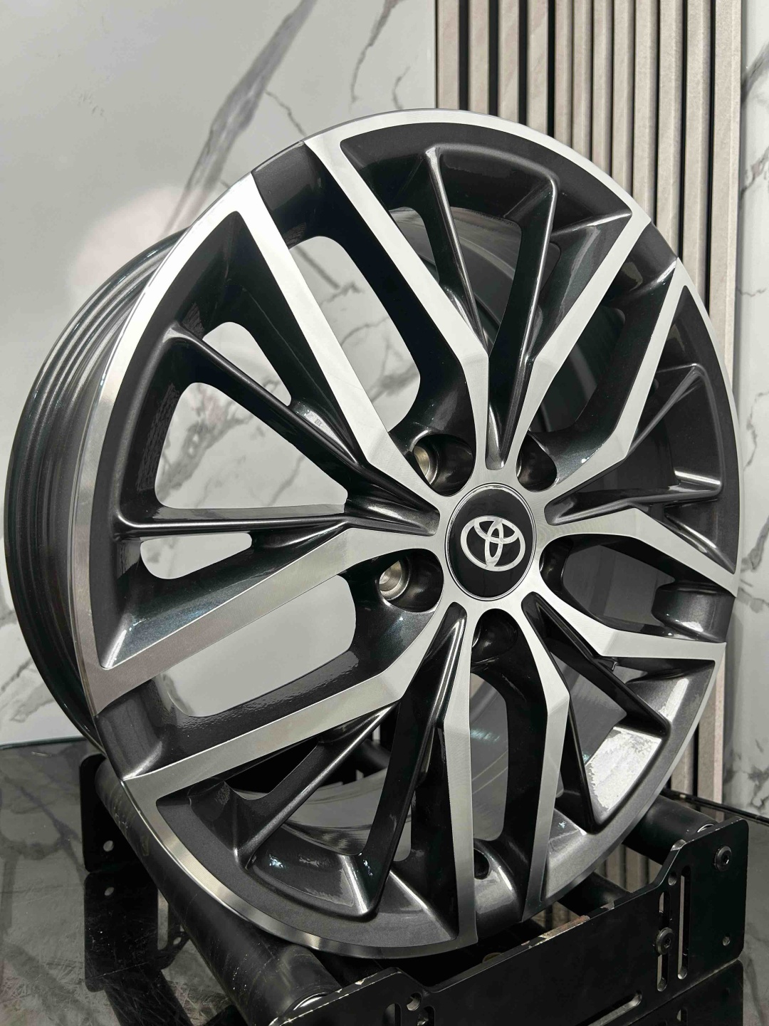 Top Grade EXPFBX4579 7x17/5x114.3 D60.1 ET50 4 диска серебристый, графит