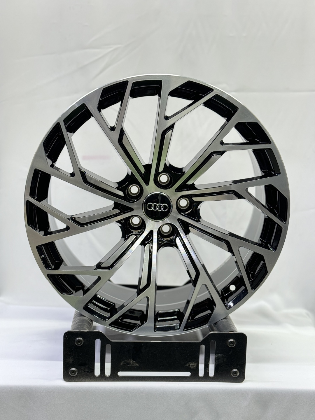 Top Grade 8182 8.5x19/5x112 D66.5 ET35 4 диска черный, серебристый