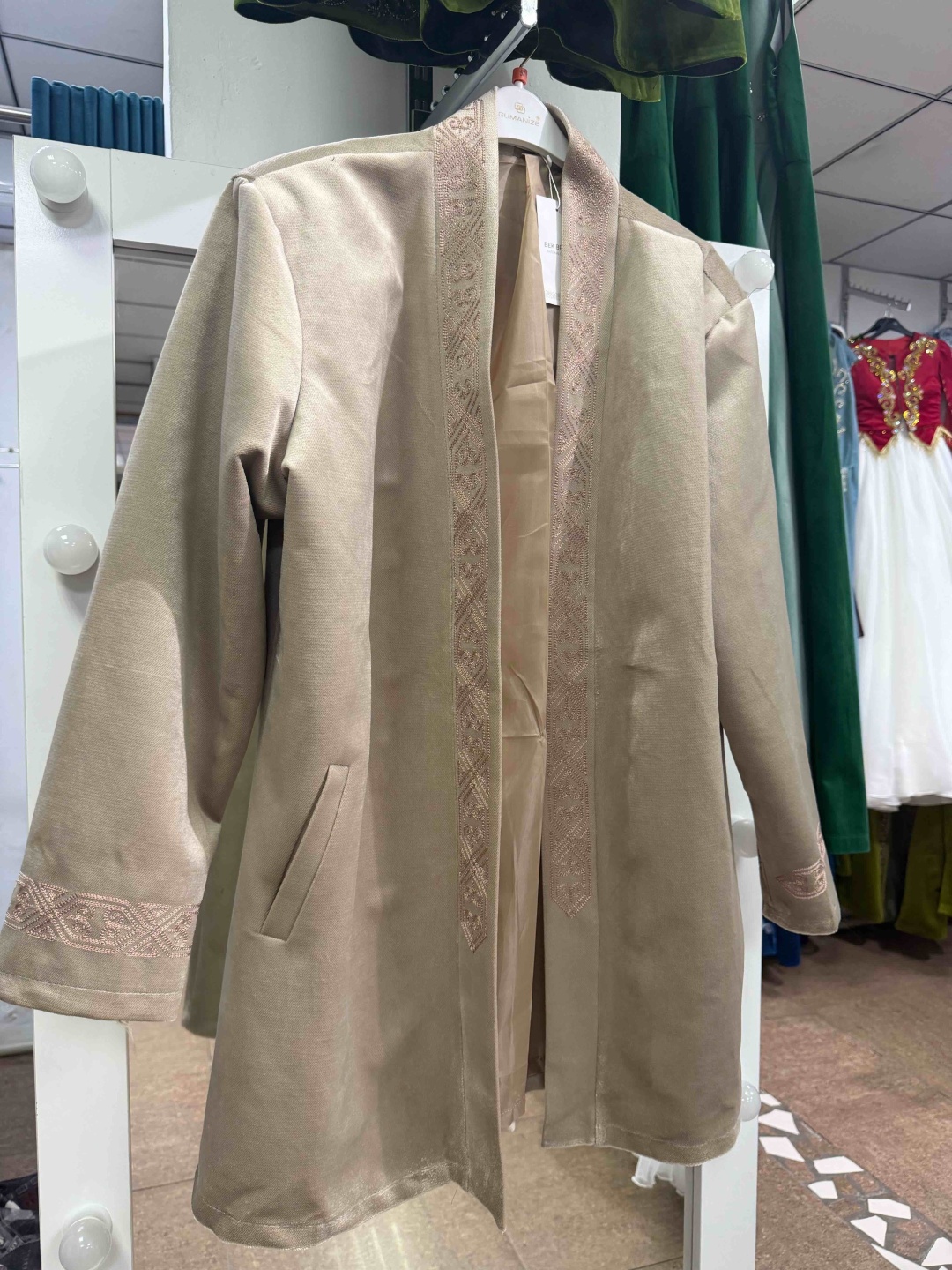Национальный костюм BEK бежевый