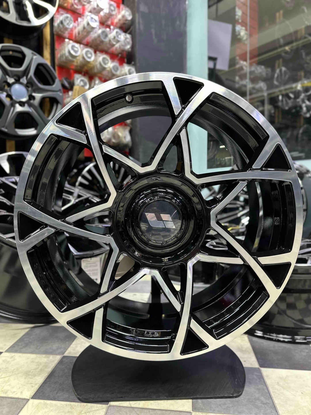 Flow Forged FF0308 9x21/5x120 D62.5 ET40 4 диска черный, серебристый