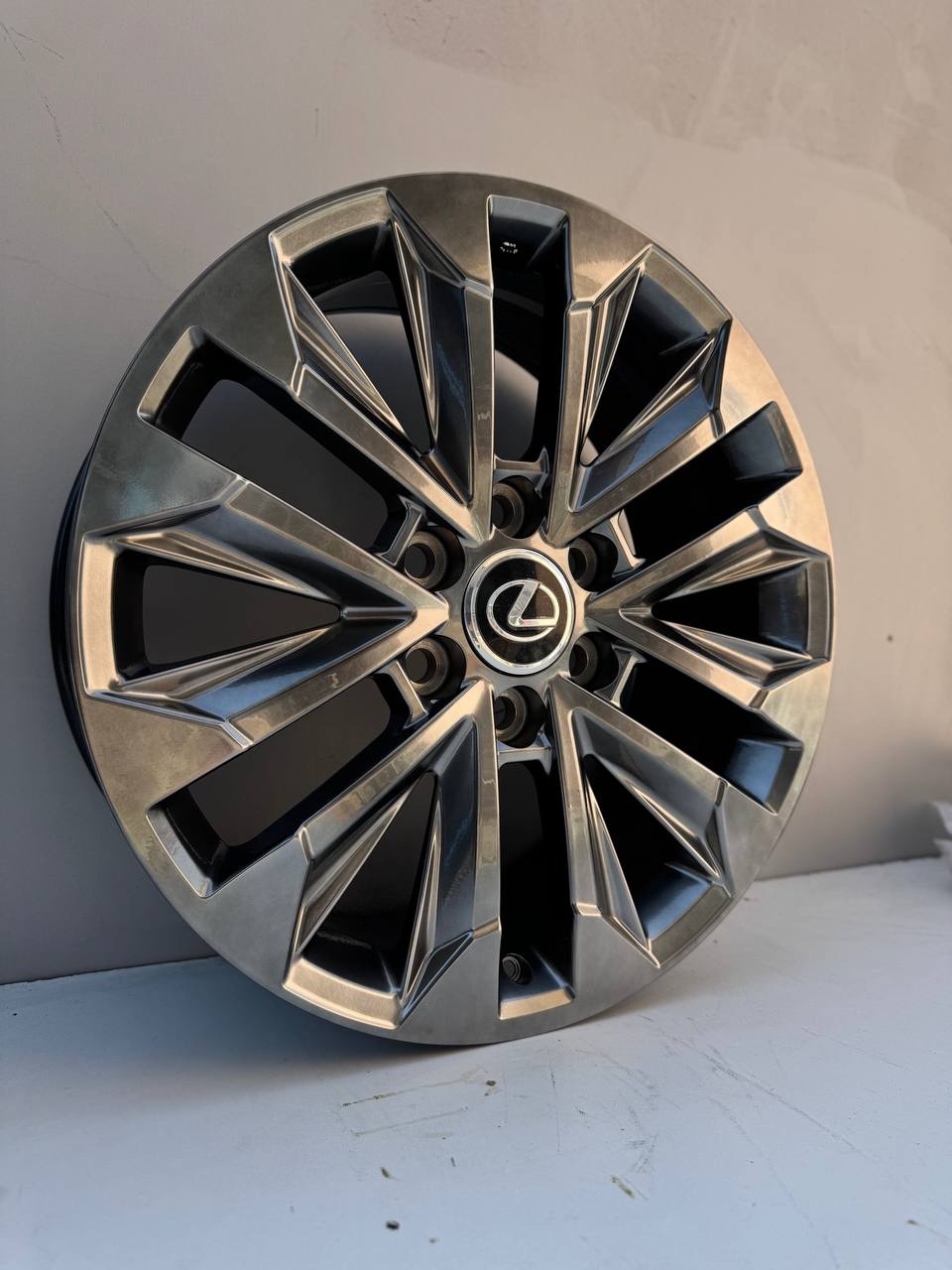 Top Grade Lexus H880F 7.5x17/6x139.7 D106.1 ET25 4 диска графит