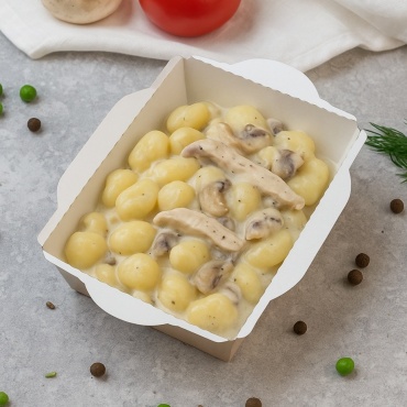 Mfood.kz Картофельные ньокки в сливочном соусе с курицей и грибами 300 г