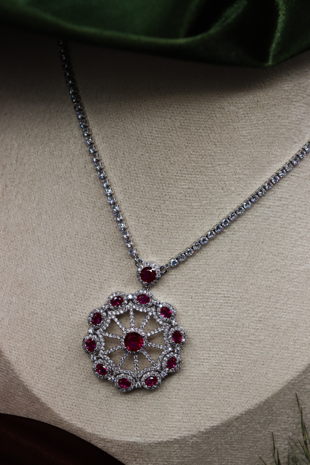 Подвеска Fashion Jewelry медицинская сталь, кристаллы Swarovski, цирконий