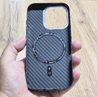 Чехол DDD для Apple iPhone 16 рисунок