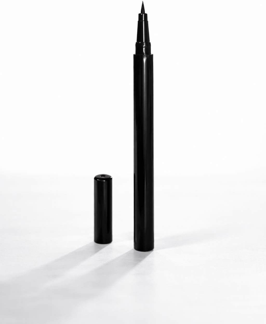 MAC Styler 567 подводка-фломастер черный 01
