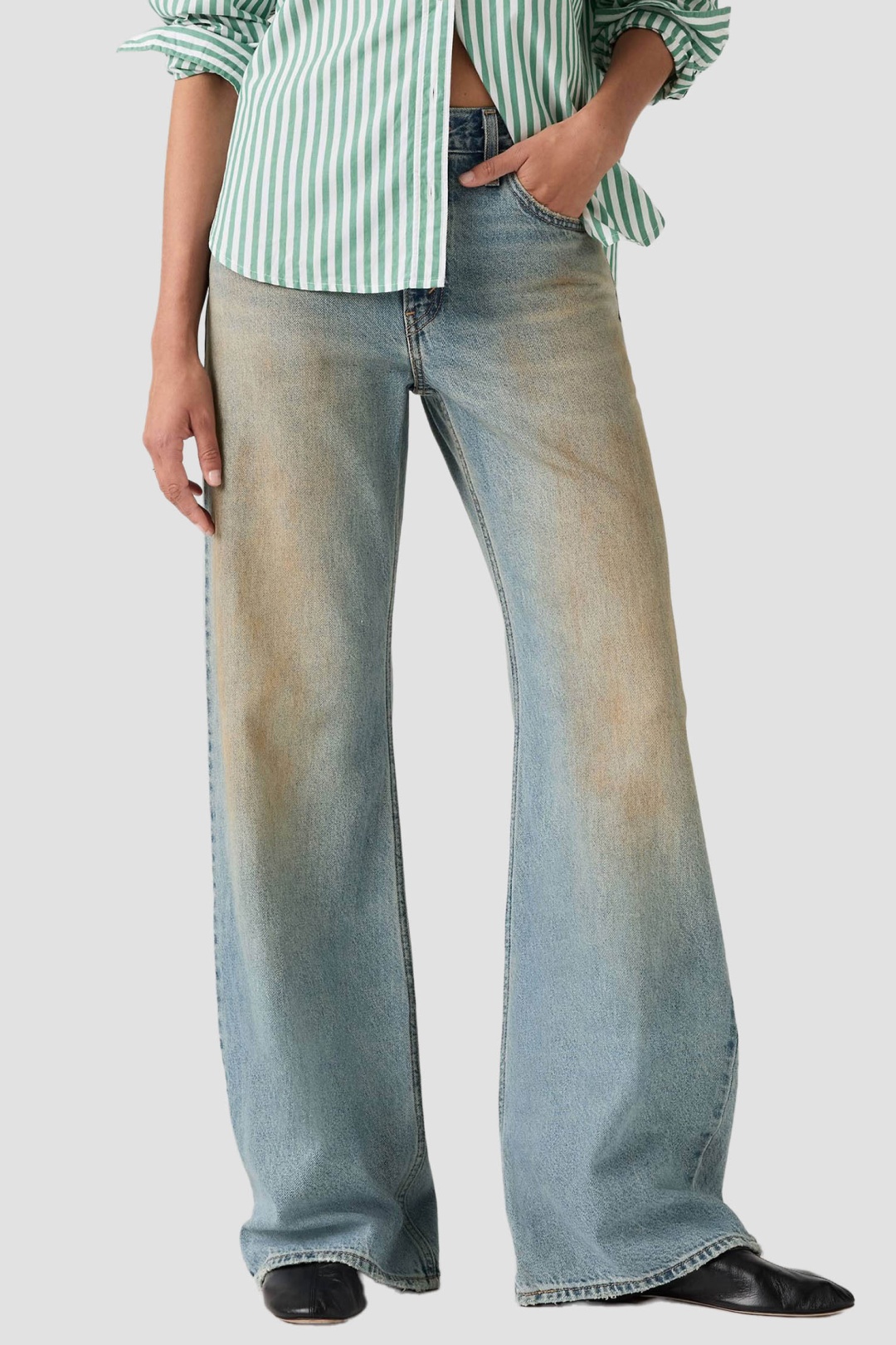Джинсы широкие и расклешенные Levis серый, голубой