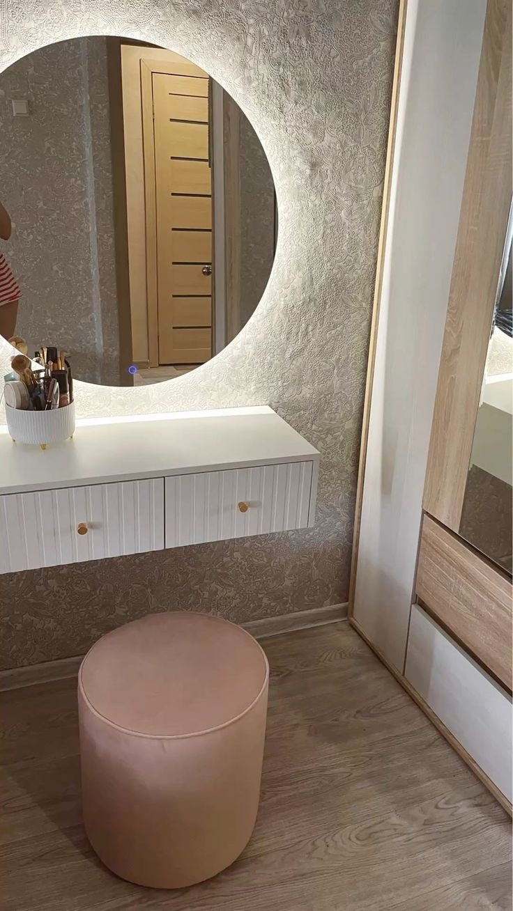Зеркало настенное, настольное AISTAR 70x70 см