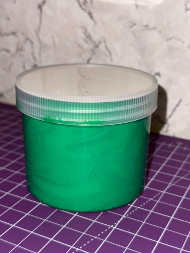 Акриловые краски для ткани , 300 г , зеленого цвета .