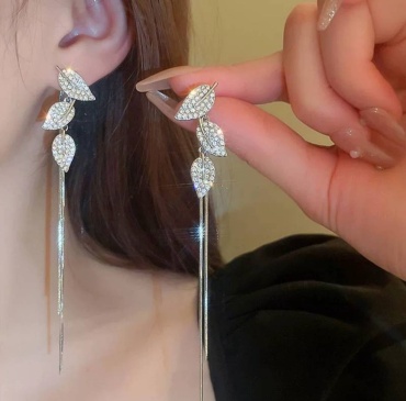 Серьги LAREY бижутерный сплав, стразы