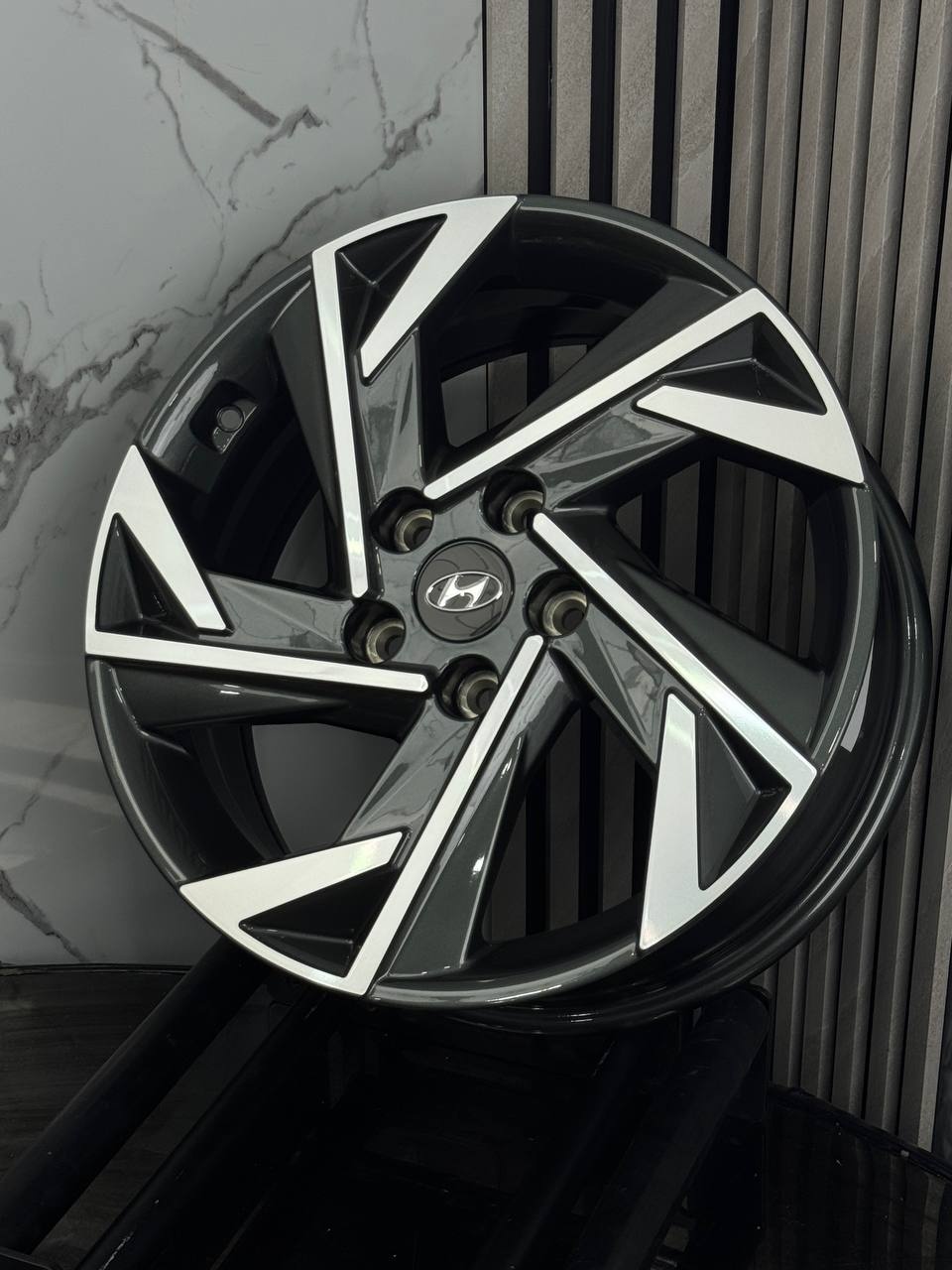 Top Grade Hyundai H3317F 7x17/5x114.3 D67.1 ET49 4 диска графит