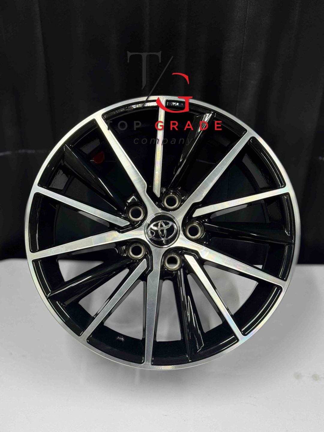 Top Grade Diski0194 7.5x17/5x114.3 D60.1 ET45 4 диска черный, серебристый