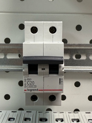 Legrand автоматический выключатель 2P 20 A, 4.5 кА, 220 В