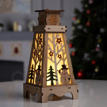 Luazon Lighting Светодиодная фигура «Снеговик в лесу» 13.5  19  13.5 см, дерево, батарейки LR1130х3, свечение теплое белое 13.5 см