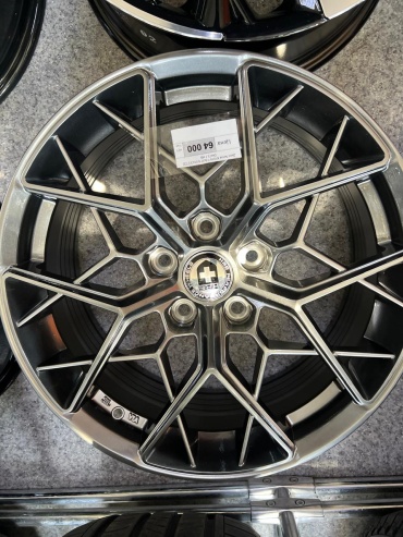 Replica XF019 7.5x17/5x114.3 D73.1 ET35 4 диска графит