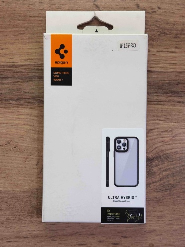 Чехол Spigen для Apple iPhone 15 Pro прозрачный