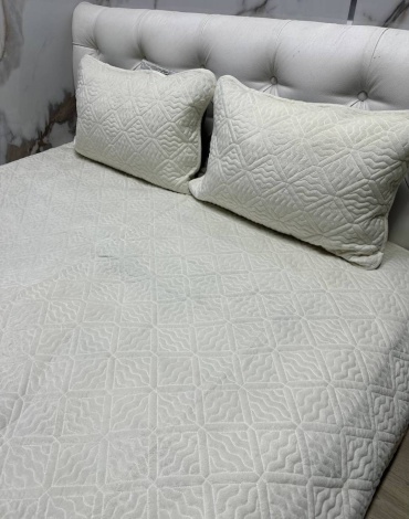 Покрывало с наволочками Home Comfort 200х220 см, хлопок, велюр, слоновая кость