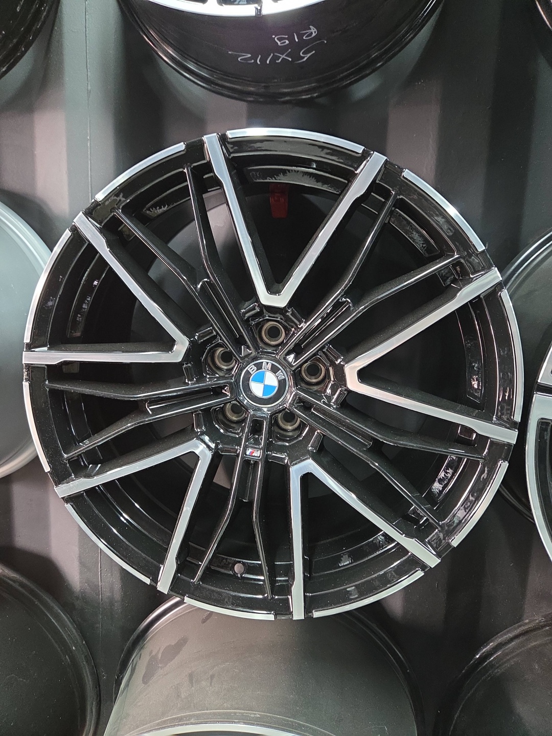 DRS Bmw8 8.5/9.5x20/5x112 D66.6 ET24.4 4 диска черный, серебристый