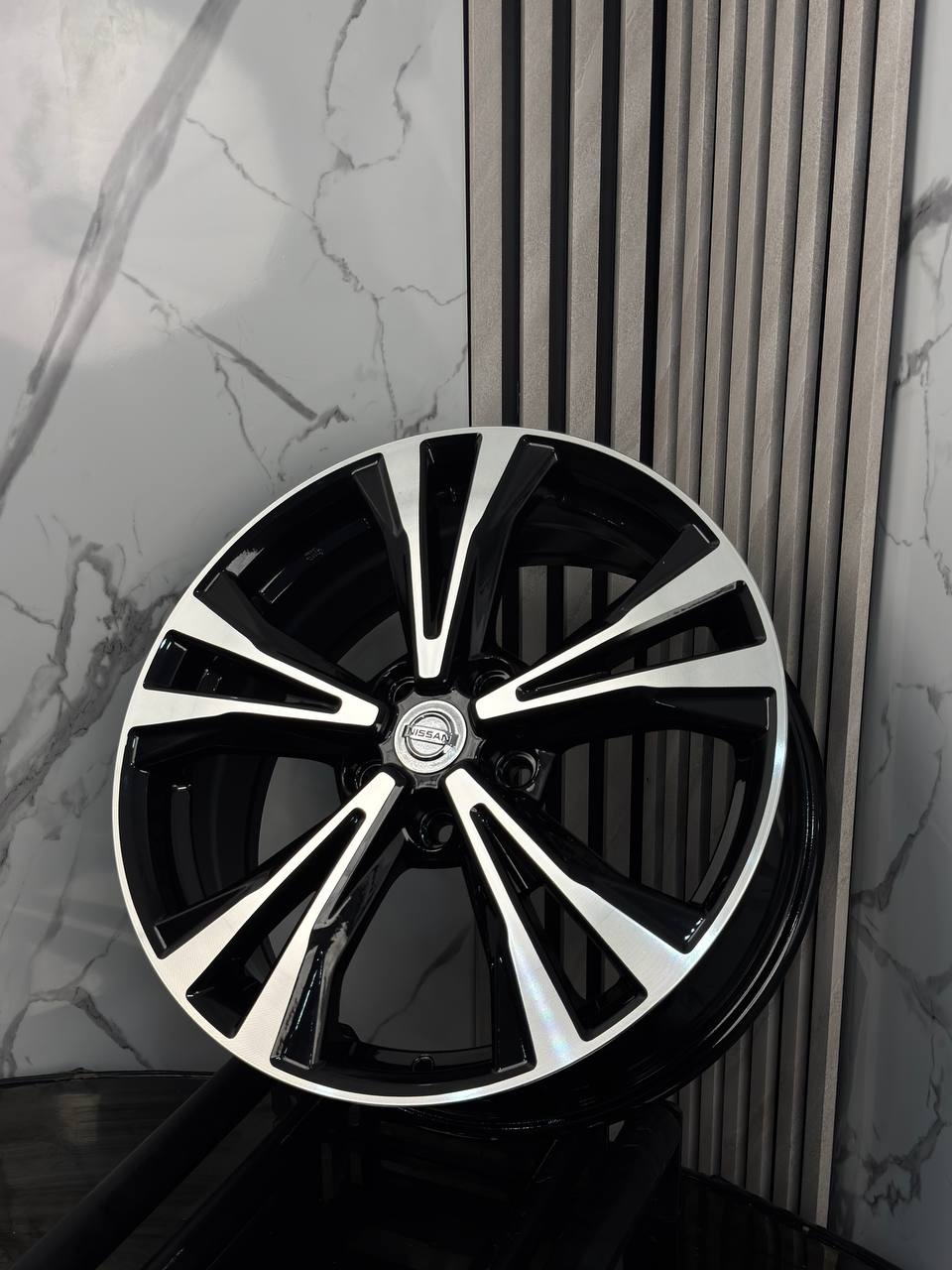 Top Grade Nissan JT8032 7x18/5x114.3 D66.1 ET45 4 диска серебристый, черный
