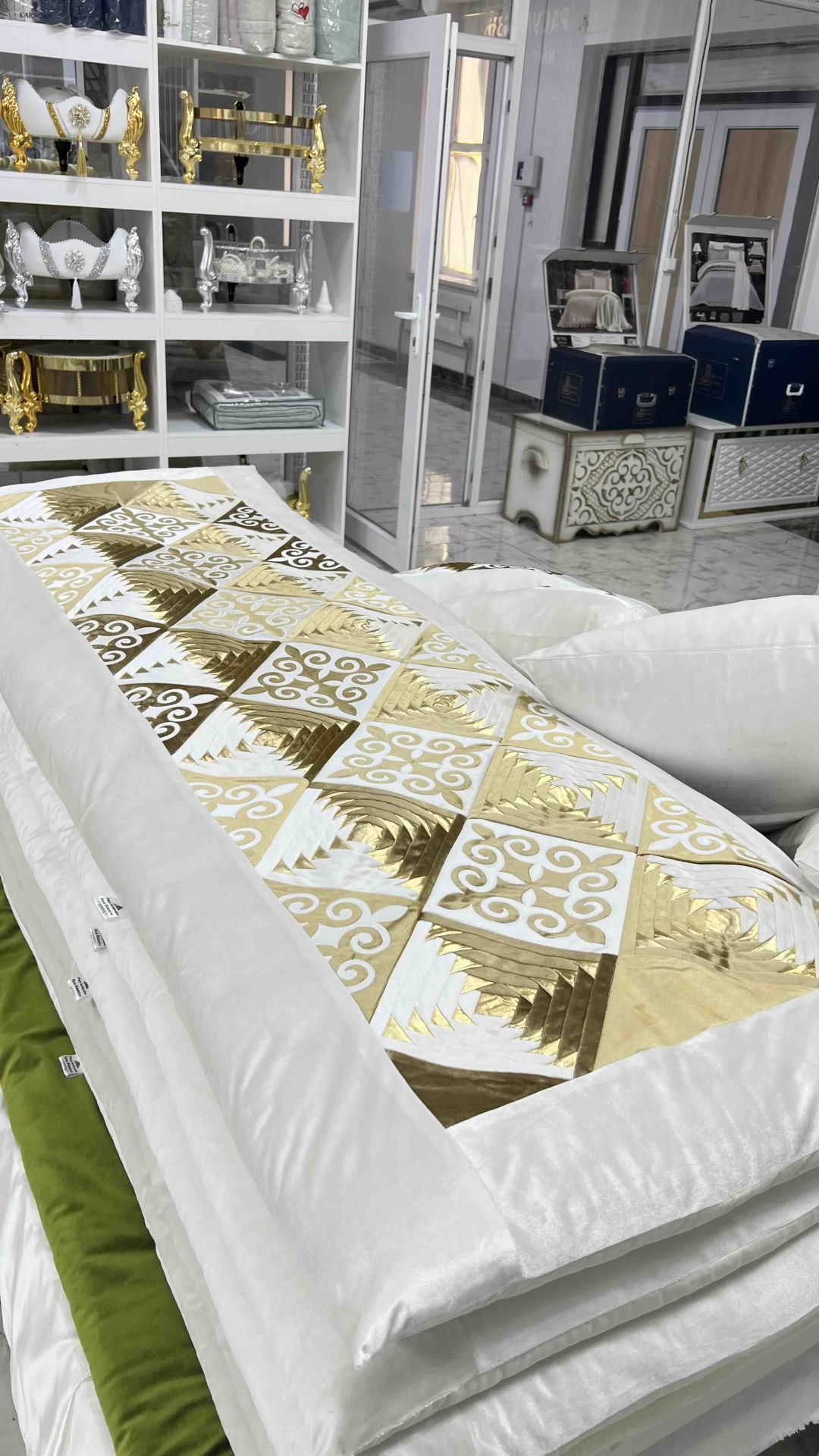 Комплект корпе с подушками 220x80 см, вата, айвори, светло-золотистый