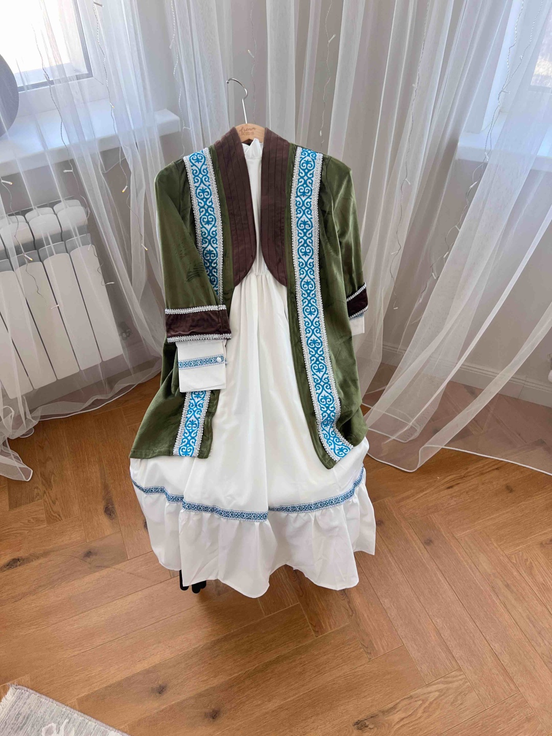 Национальный костюм зеленый