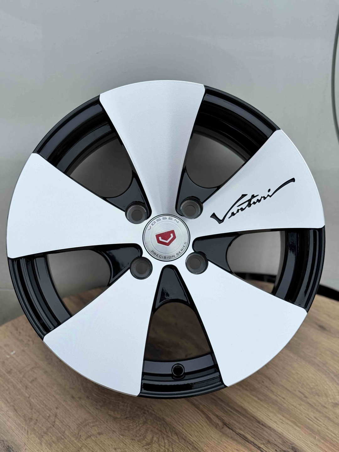 Top Grade t/g 11008 6x14/4x100 D67.1 ET20 4 диска черный, серебристый