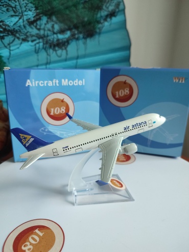 Коллекционная модель самолет 108 oranges 108oranges Air Astana small 1:500